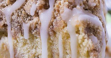 Cinnamon Apple Crumb Cake