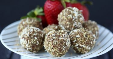 Date-Hemp-Energy-Balls-with-Berries