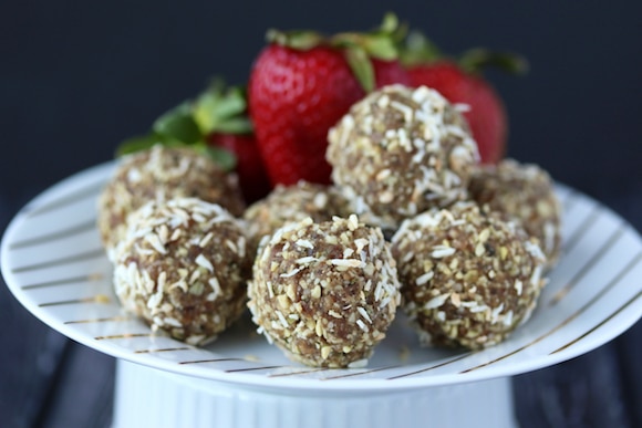 Date-Hemp-Energy-Balls-with-Berries