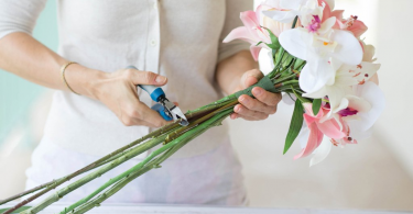 HOW TO MAKE A SIMPLE SILK FLOWER BOUQUET