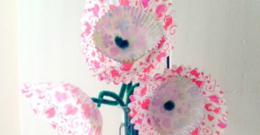 DIY-Valentine’s-Day-Cupcake-Blooms-Centerpiece