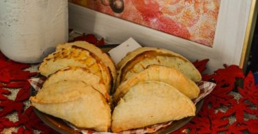 Learn how to make mini pumpkin pies with pie crust