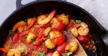 Spicy garlic shrimp and tomatoes saute- A curt and easy pretentiousness to make the most savory accompaniment to rice, orzo, and pasta!