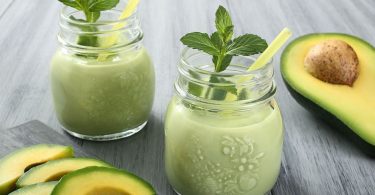 AVOCADO SMOOTHIE RECIPE WITH GREEN APPLE & MILK